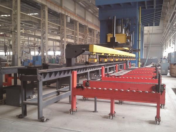 山東拓維機(jī)械制造有限公司，汽車(chē)大梁沖，汽車(chē)小梁沖，鋼模板沖孔，鋼模板加工設(shè)備，汽車(chē)橫梁沖，數(shù)控平板沖孔機(jī)，中厚板數(shù)控沖床，數(shù)控沖鉆復(fù)合機(jī)，汽車(chē)縱梁沖，縱梁自動(dòng)化生產(chǎn)線(xiàn)，中厚板沖割復(fù)合機(jī)，平地機(jī)刀片沖鉆生產(chǎn)線(xiàn)